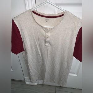 Old Navy T-shirt size M